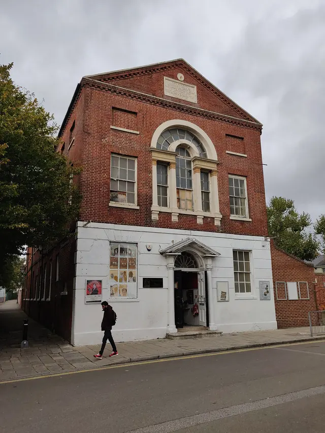 Looking up at the front of 42 Kent Street and its arched hall window