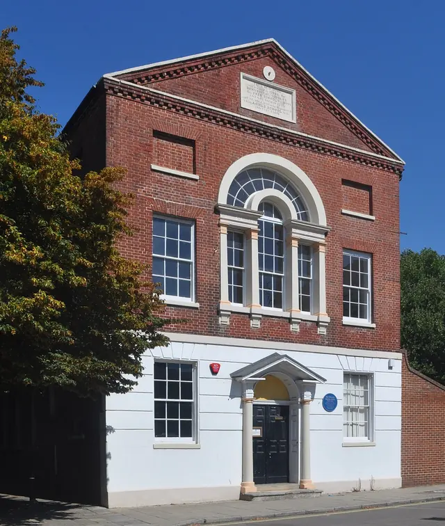 The Georgian front of 42 Kent Street, Portsea, with its large arched Venetian window